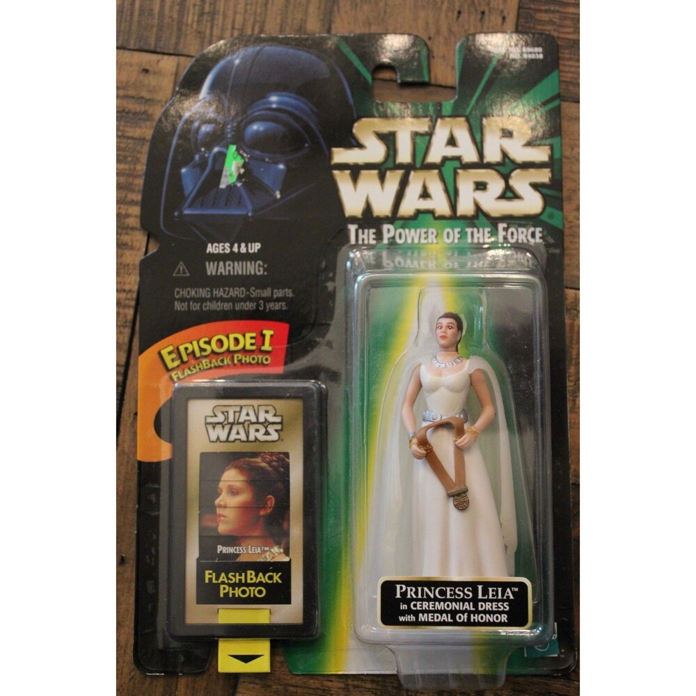 Hasbro Star Wars POTF Princess Leia Ceremonial Dress w/ Medal of Honor NIB